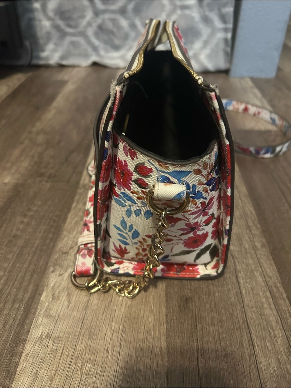 Steve Madden Floral Crossbody Bag in Red, Blue, Cream with Gold Chain